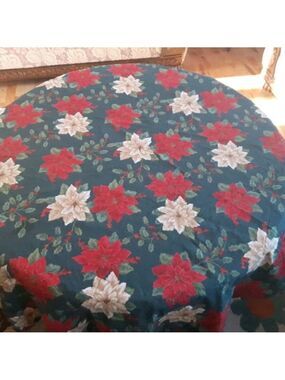 ROUND CHRISTMAS tablecloth poinsettia holly berries cotton Holiday craft fabric